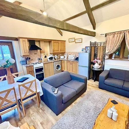 Stone Built Barn In A Beautiful Rural Setting Villa Llangwm-Isaf ภายนอก รูปภาพ