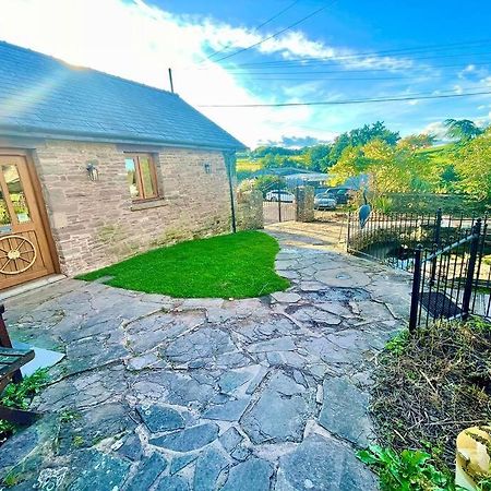 Stone Built Barn In A Beautiful Rural Setting Villa Llangwm-Isaf ภายนอก รูปภาพ