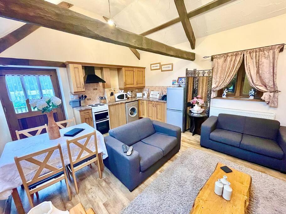 Stone Built Barn In A Beautiful Rural Setting Villa Llangwm-Isaf ภายนอก รูปภาพ