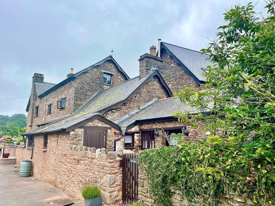 Stone Built Barn In A Beautiful Rural Setting Villa Llangwm-Isaf ภายนอก รูปภาพ
