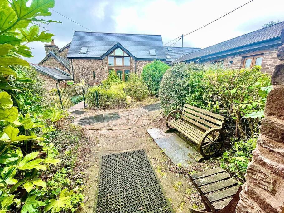 Stone Built Barn In A Beautiful Rural Setting Villa Llangwm-Isaf ภายนอก รูปภาพ