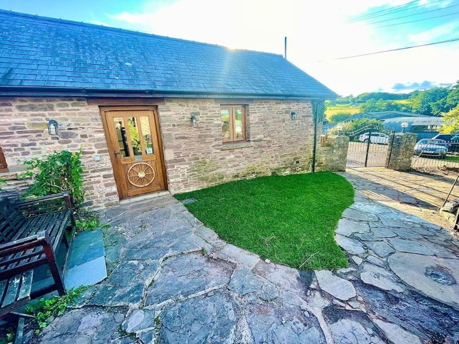 Stone Built Barn In A Beautiful Rural Setting Villa Llangwm-Isaf ภายนอก รูปภาพ