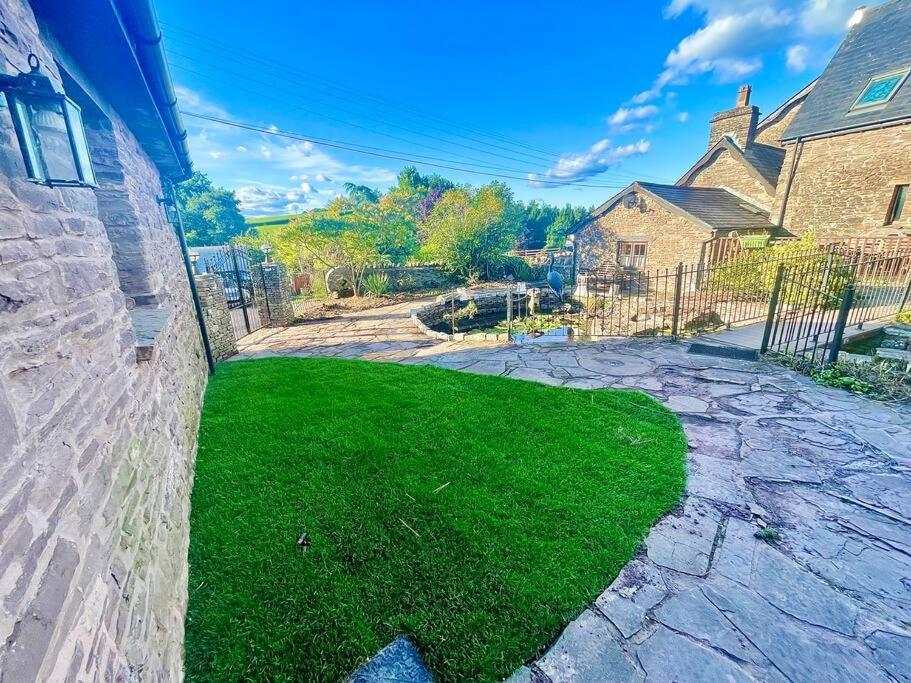 Stone Built Barn In A Beautiful Rural Setting Villa Llangwm-Isaf ภายนอก รูปภาพ